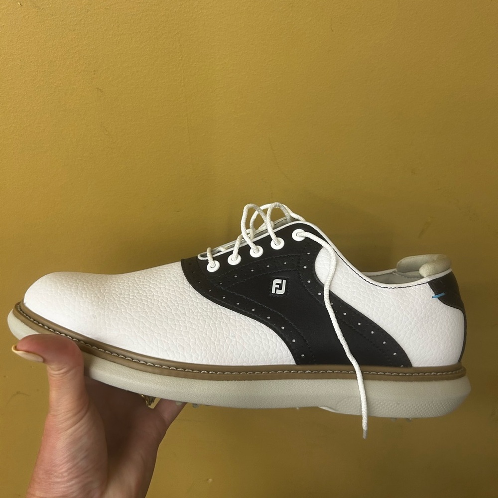 New FootJoy Men's Traditions White and Navy Oxford Golf Shoe